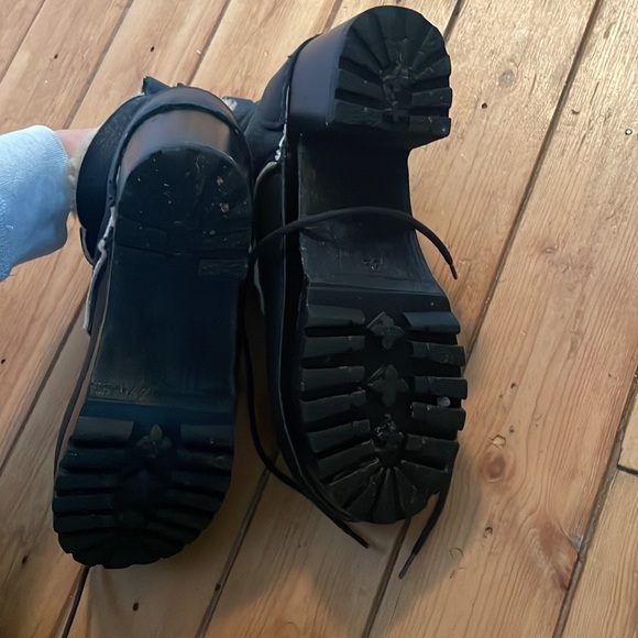 No. 6 Shearling Clog Boots - Picture 6 of 6